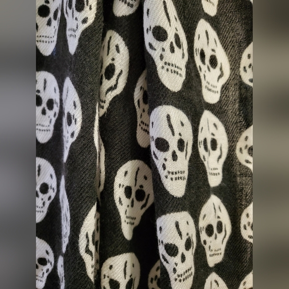 Skull Print Black and White Wide Scarf With Tassel Ends - Picture 3 of 3